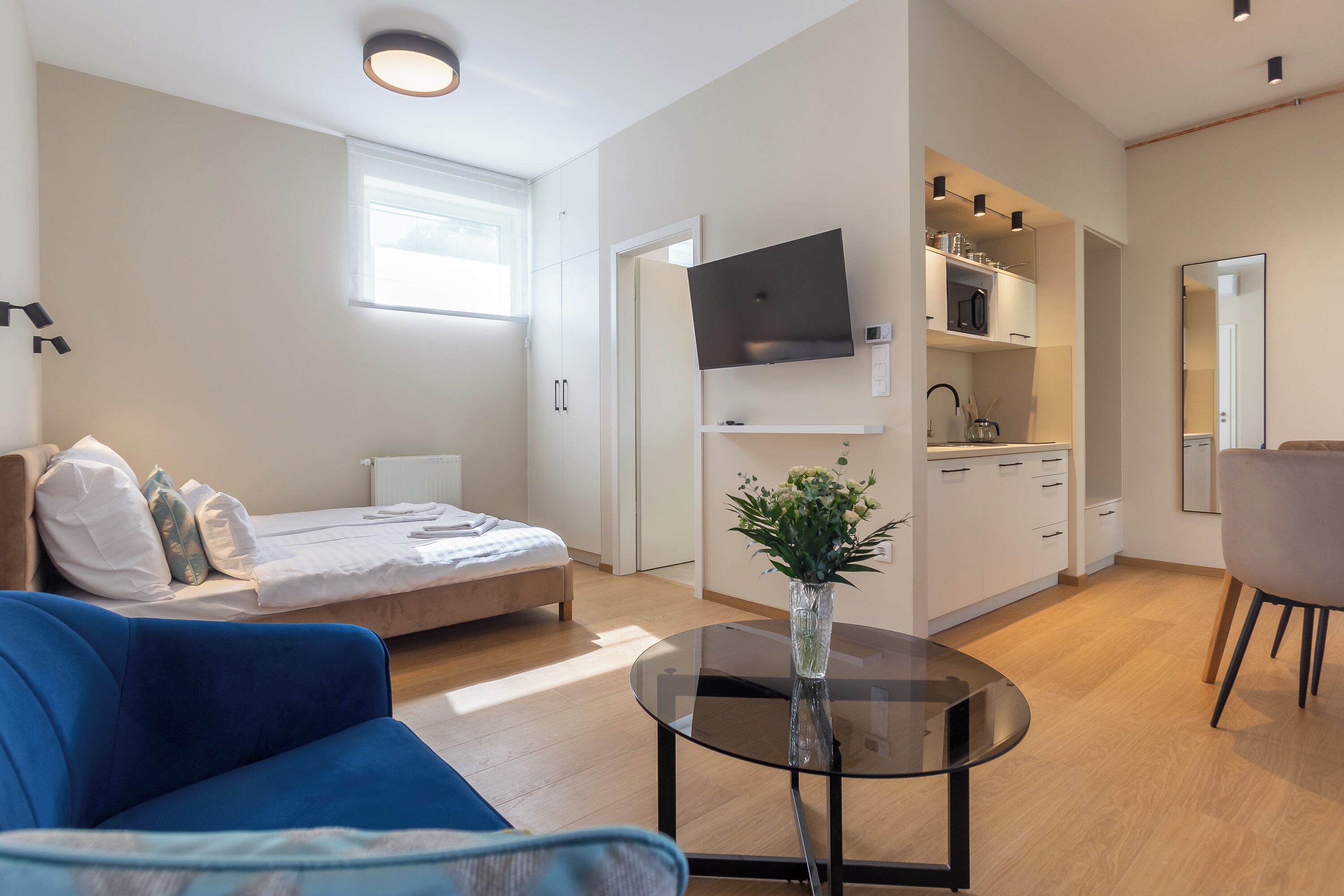 Studio Standar (Nemes Apartment The Petite) | 1 kamar tidur, ruang kerja ramah laptop, Wi-Fi gratis, dan seprai linen