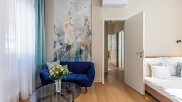 Standard Studio (Nemes Apartment The Petite) | Living area | 21-inch TV with cable channels