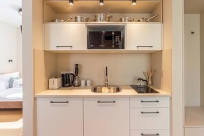 Standard Studio (Nemes Apartment The Petite) | Private kitchen | Fridge, microwave, oven, stovetop - Nemes Apartments (Nemesvita)