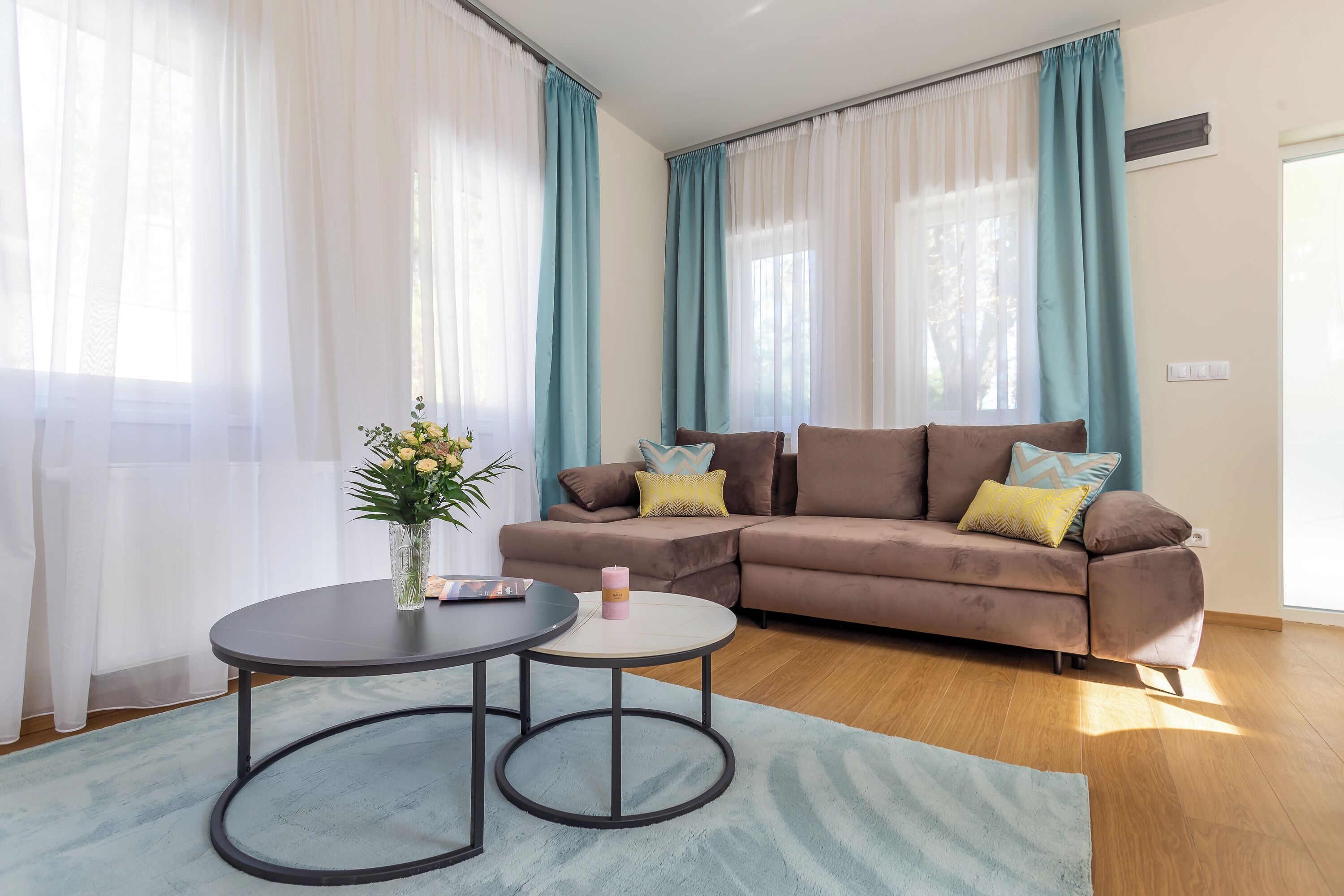 Standard Apartment, Multiple Bedrooms (Nemes Apartment The Great) | Living area | 21-inch TV with cable channels