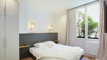 Apartment | Laptop workspace, iron/ironing board, bed sheets