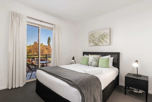 3 室のベッドルーム、アイロン / アイロン台、WiFi、ベッドシーツ