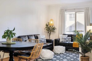 Interior - Park Views on Hurtle: CBD, balcony, tennis court (Adelaide)