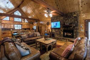 Smart TV - Leaping Lizard Lodge | Sleeps 16 | 4 Beds | 3.5 Baths (Broken Bow)