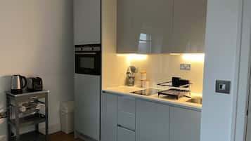 Apartment | Private kitchen | Fridge, microwave, oven, stovetop