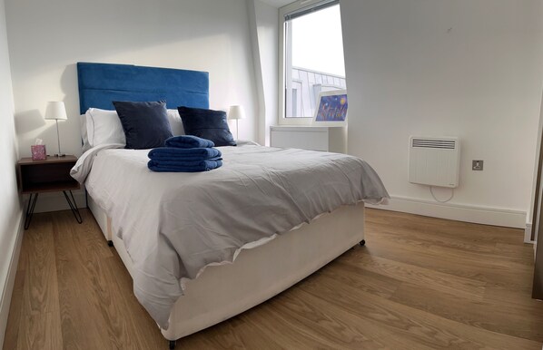 Apartment | 2 bedrooms, iron/ironing board, free WiFi, bed sheets - 2br-modern-fullkitchen-25mincentrallondon-parking (Rickmansworth)