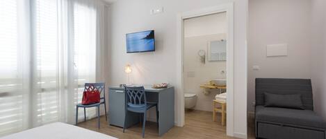 1 bedroom, internet, bed sheets