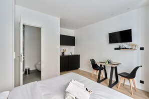 Apartamento | Espaço de trabalho para notebook, ferros/tábuas de passar roupa