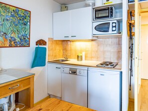 Kühlschrank, Mikrowelle, Geschirrspüler