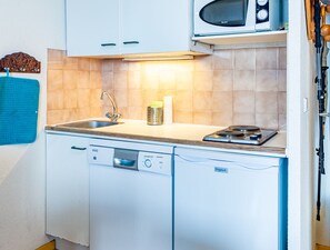 冷蔵庫、電子レンジ、食器洗い機
