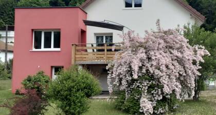 GĂźte confortable avec terrasse et vue montagne, proche loisirs et pistes