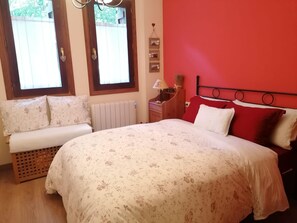 1 bedroom, free WiFi, bed sheets