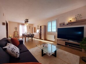 TV - Country getaway in Janville: charm and comfort for 6 people (Janville-en-Beauce)