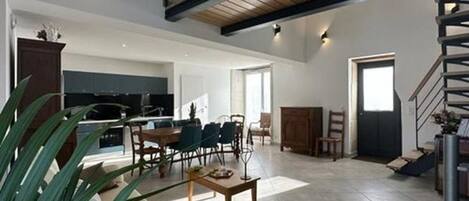 Televisión, chimenea