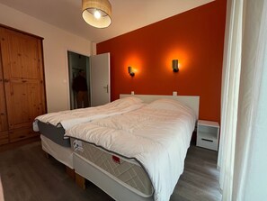 2 bedrooms