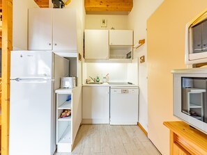 Réfrigérateur, micro-ondes, lave-vaisselle