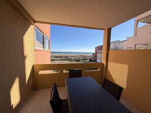 Outdoor dining - Port Leucate: AC 1BR, 4 pers, parking, near beach (Port Leucate)