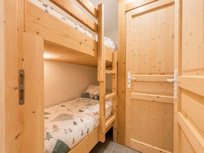 2 bedrooms, free WiFi - Modern apartment near slopes, 6 pers, south balcony, pets allowed, parking, wifi (Notre-Dame-de-Bellecombe)