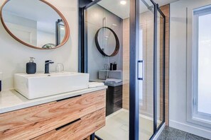 Dusche, Haartrockner, Shampoo