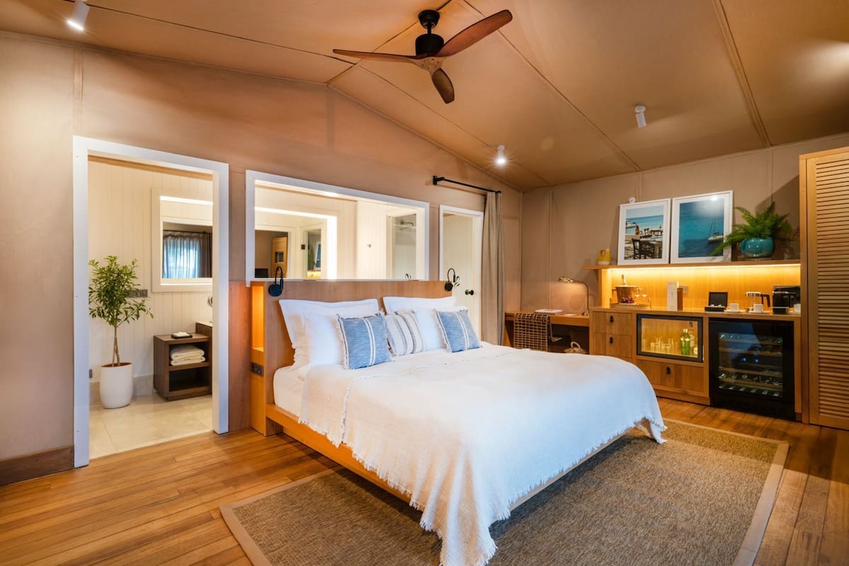 Tente Luxe, piscine privée, vue jardin | 1 chambre, coffres-forts dans les chambres, draps fournis