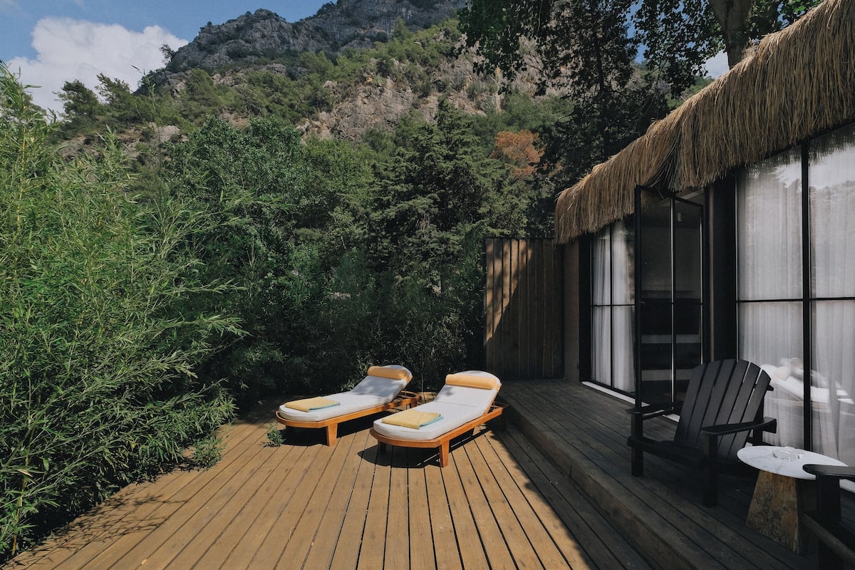 Suite Signature, piscina privada, vistas al jardín | 1 dormitorio, caja fuerte, ropa de cama