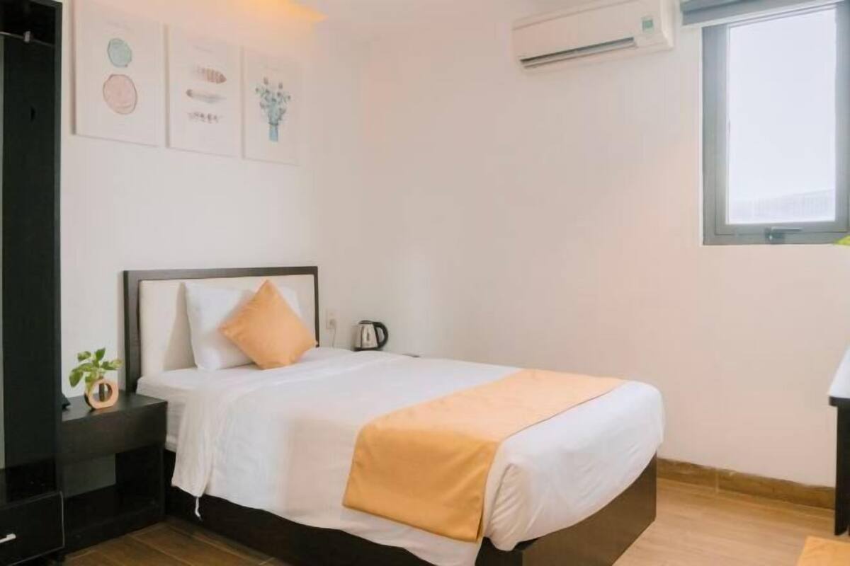 In-room safe, blackout curtains, free WiFi, bed sheets