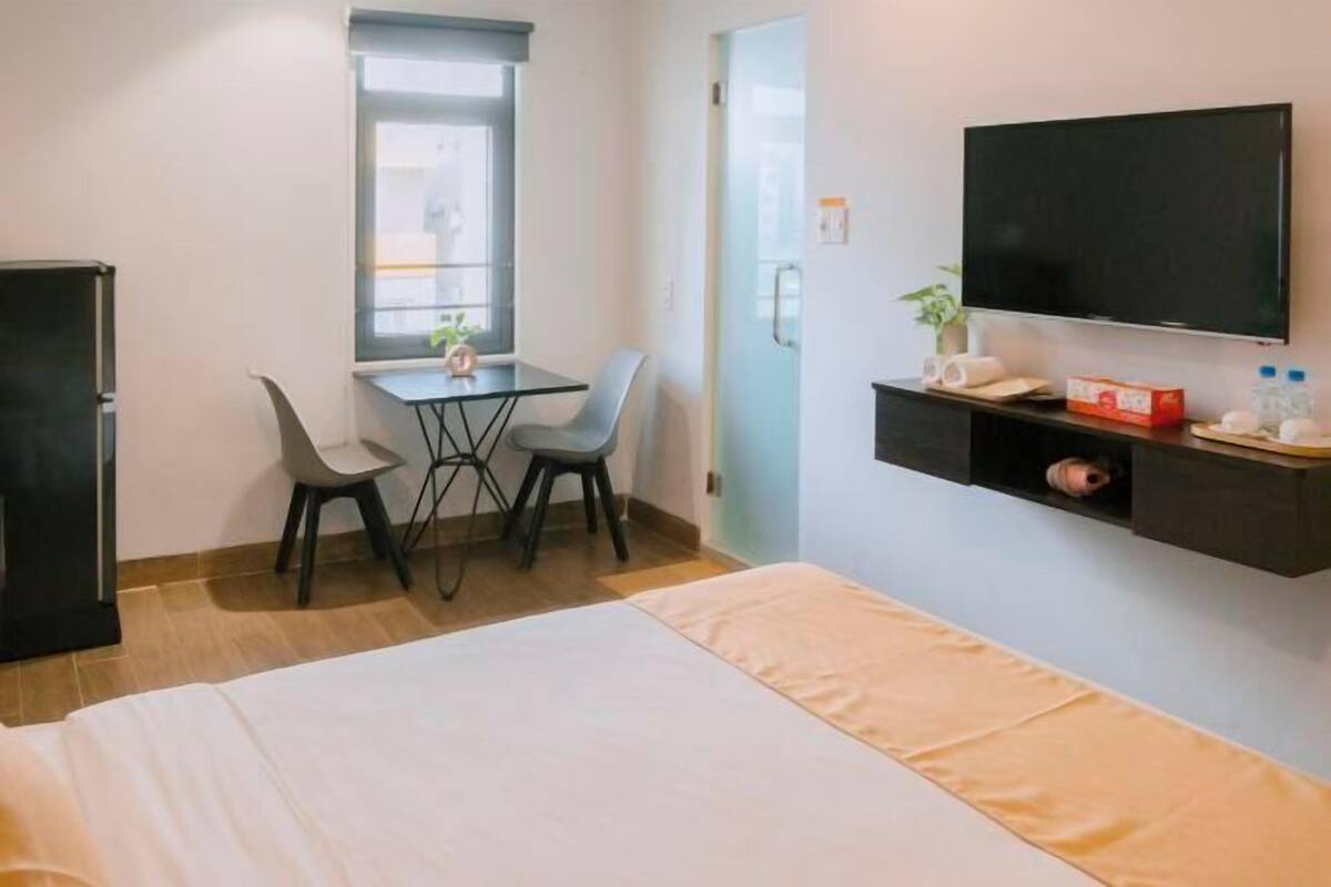 In-room safe, blackout curtains, free WiFi, bed sheets