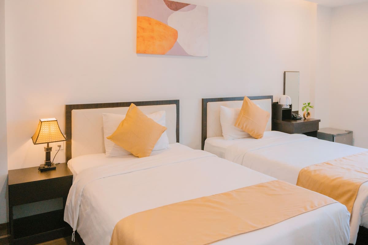 Superior Twin Room | In-room safe, blackout drapes, free WiFi, bed sheets