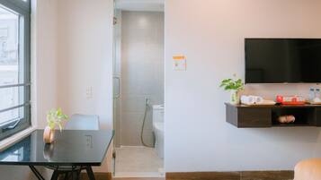 Superior Double Room | Bathroom | Shower, rainfall showerhead, free toiletries, hair dryer