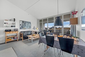 Dining - Cozy holiday apartment in the center of Søndervig close to the North Sea. (Ringkøbing)