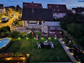Outdoor dining - RK79 Holiday apartment - garden and pool near Fürth Hospital, Playmobil Funpark (Fürth)