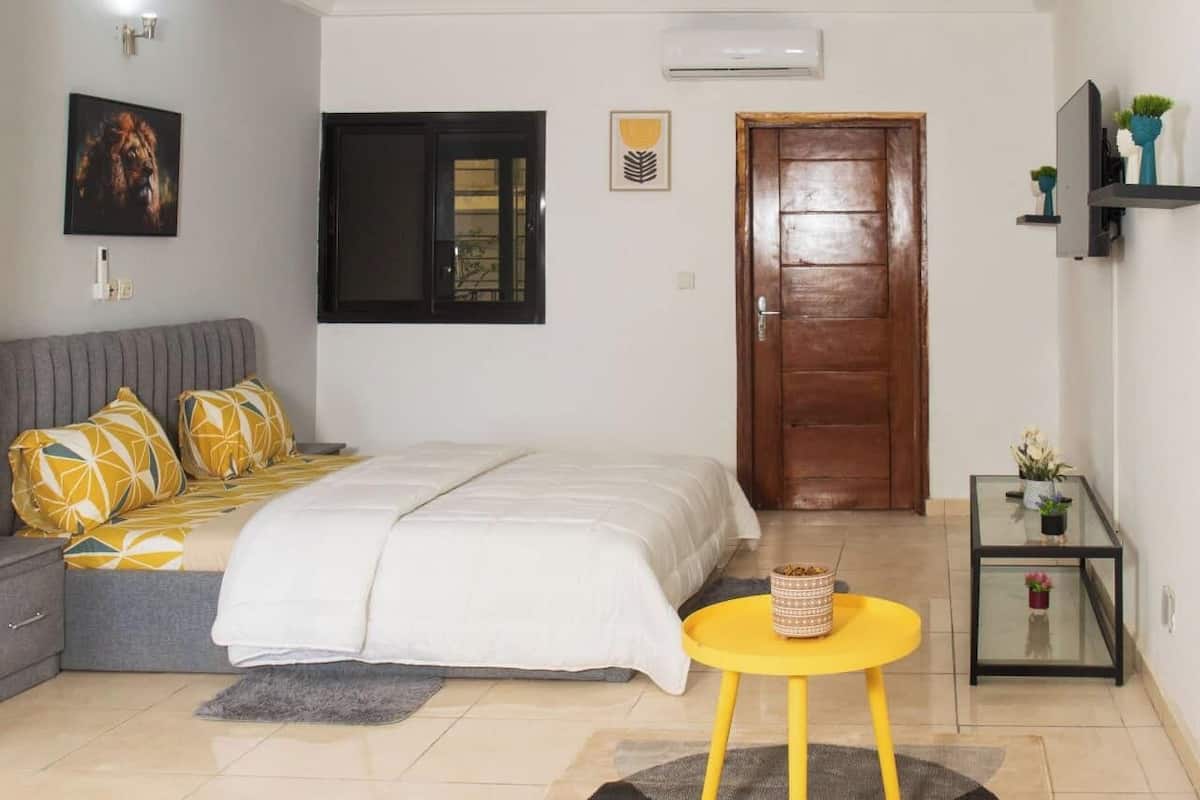 Deluxe Studio Suite, Balcony | 1 bedroom, individually decorated, individually furnished