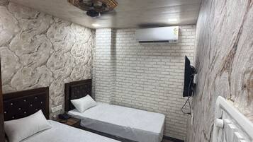 Meja kerja dan Wi-Fi gratis