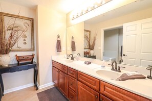 Shower, hair dryer, towels - Seaside at Anastasia F101 (St Augustine)