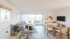 TV, stereo - A modern costal townhouse in the scenic Bull Bay, offering stunning coastal views for up to 7 guests (Anglesey)