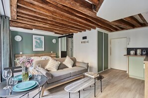 Apartment | Living area - Charming Studio Center of Paris-montorgueil (Paris)