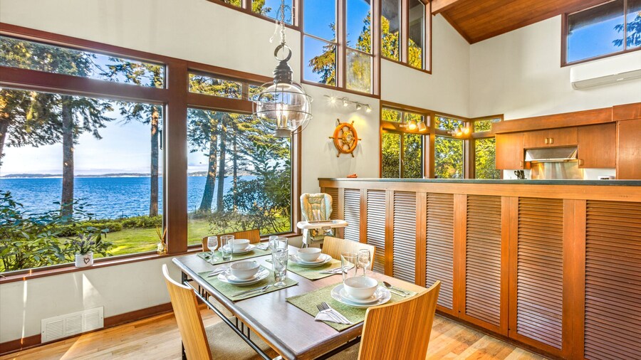 Puzzle Point Lodge in Poulsbo