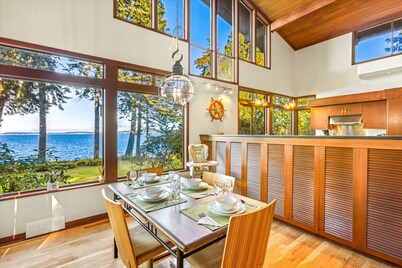 Puzzle Point Lodge in Poulsbo