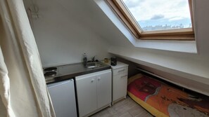 1 bedroom, iron/ironing board, bed sheets - Studio under the roofs of Paris! Near Opéra, Gare du Nord, Gare de l'Est (Paris)