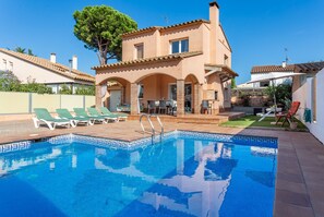 Pool - Casa Merce for great company in quiet area (L'Escala)
