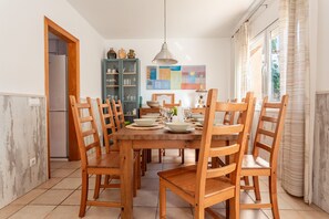 Dining - Casa Merce for great company in quiet area (L'Escala)