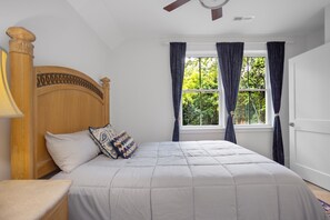 5 bedrooms, desk, iron/ironing board, free WiFi