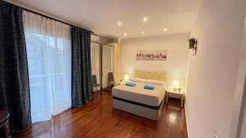 Double Room, Shared Bathroom | Iron/ironing board, free WiFi