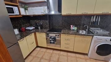 Fridge, microwave, stovetop, electric kettle