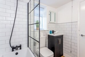 Bathroom - Toast Stays - The Garthhill (Ferryhill)