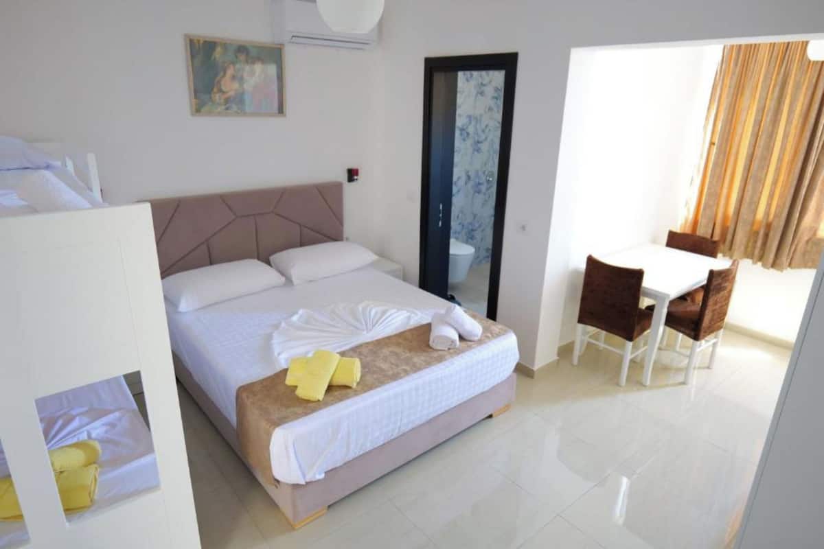 1 habitación y escritorio