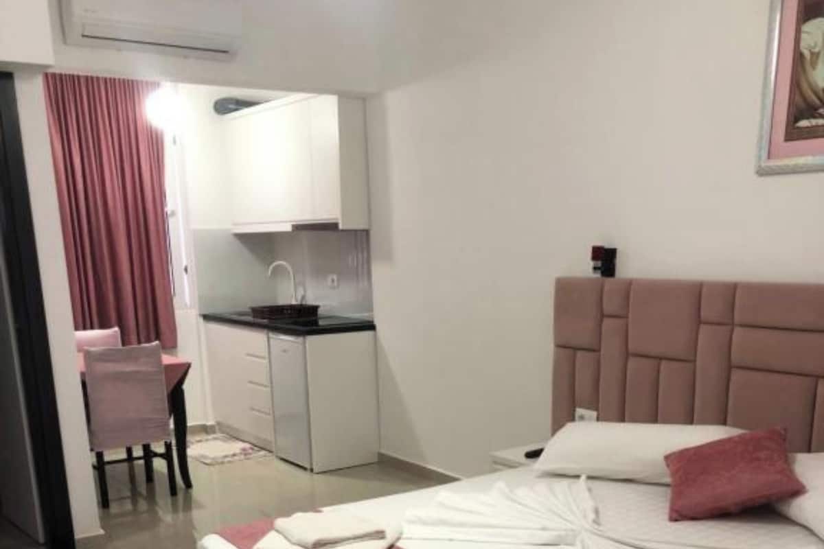 1 habitación y escritorio