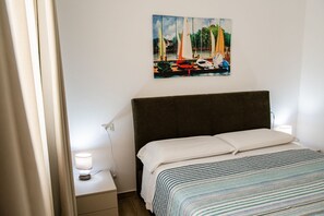 2 slaapkamers, een strijkplank/strijkijzer, internet, beddengoed