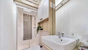 Unclassified image, 3 of 21, button - Seaview,sleeps 4to6,pet Friendly, Parking (Wareham)