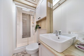 Unclassified image, 2 of 21, button - Seaview,sleeps 4to6,pet Friendly, Parking (Wareham)